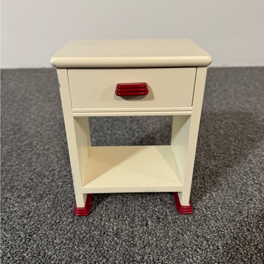 American Girl - Molly bedside table & lamp - original!